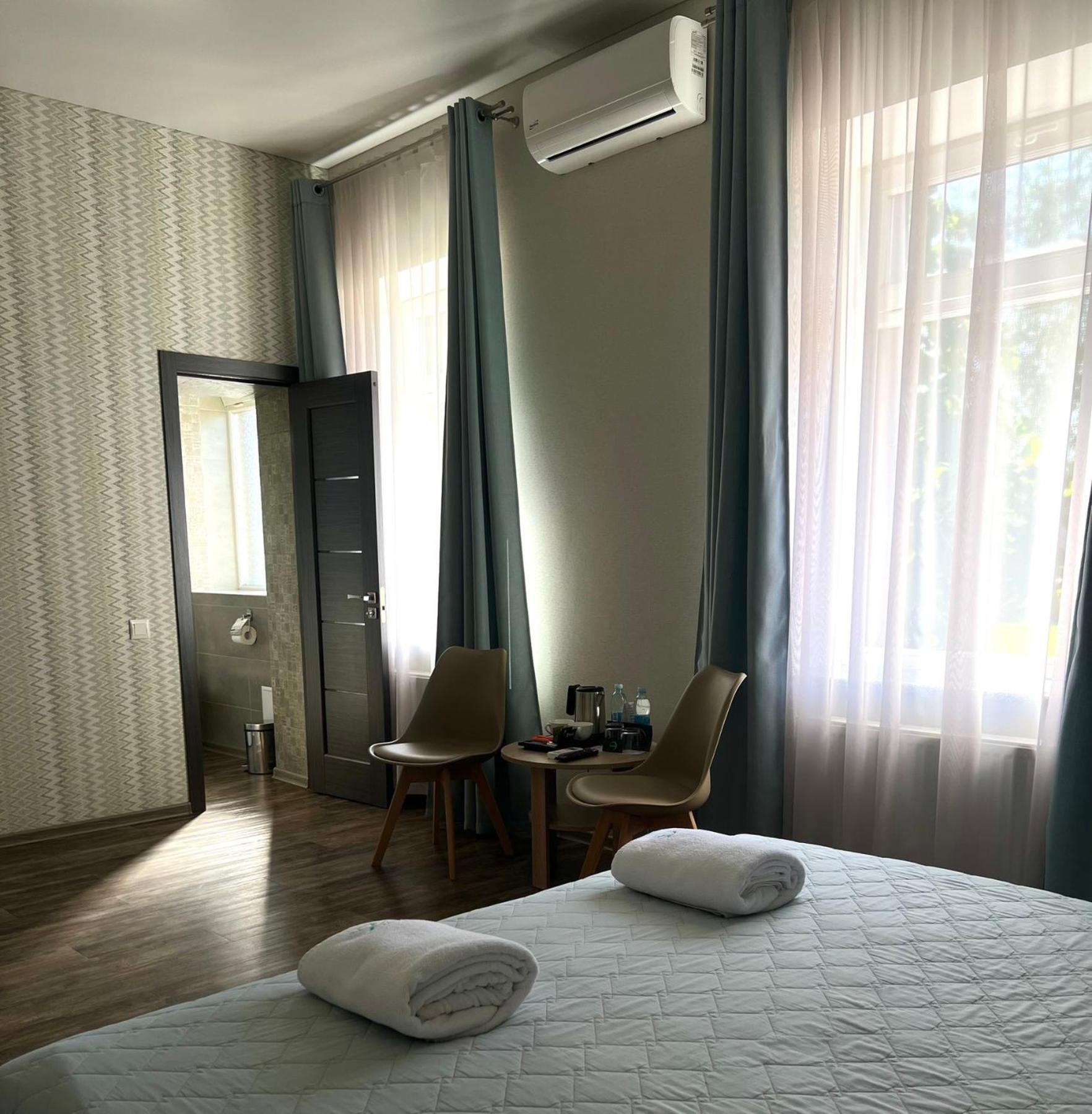 Hotel Dozari Korosztisiv Kültér fotó